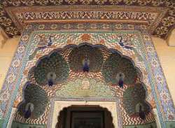 The palace has four small gates which represent the four seasons of the year. The gates names are lotus gate, peacock gate, green gate, and rose gate The palace has four small gates which represent the four seasons of the year. The gates names are lotus gate, peacock gate, green gate, and rose gate.